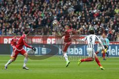 1. Bundesliga - Fußball - Eintracht Frankfurt - FC Ingolstadt 04 - Mathew Leckie (7, FCI) Darío Lezcano (11, FCI) Jesús Vallejo (5 Frankfurt)