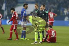 1. Bundesliga - Fußball - FC Schalke 04 - FC Ingolstadt 04 - Enttäuscht, Torwart Martin Hansen (35, FCI) Alfredo Morales (6, FCI)