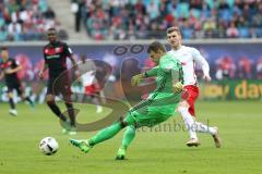 1. Bundesliga - Fußball - RB Leipzig - FC Ingolstadt 04 - Torwart Martin Hansen (35, FCI) rettet den Ball Timo Werner (11 Leipzig)