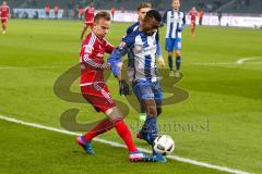 1. BL - Saison 2016/2017 - Hertha BSC - FC Ingolstadt 04 - Florent Hadergjonaj (#33 FCI) - Salomon Kalou (#8 Hertha) - Foto: Meyer Jürgen