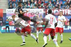 1. Bundesliga - Fußball - RB Leipzig - FC Ingolstadt 04 - Zweikampf Marcel Halsterberg (23 Leipzig) Darío Lezcano (11, FCI)