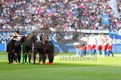 1. BL - Saison 2016/2017 - Hamburger SV - FC Ingolstadt 04 - Die Mannschaft beim einlaufen und bildet einen Kreis - Foto: Meyer Jürgen