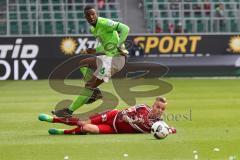 1. Bundesliga - Fußball - VfL Wolfsburg - FC Ingolstadt 04 - Florent Hadergjonaj (33, FCI) Riechedly Bazoer (6 Wolfsburg) Zweikampf