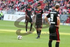 1. BL - Saison 2016/2017 - FSV Mainz 05 - FC Ingolstadt 04 - Pascal Groß (#10 FCI) legt sich den Ball für einen Freistoss zurecht - Foto: Meyer Jürgen