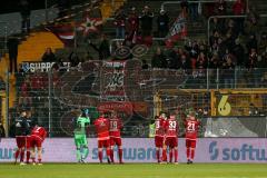 1. Bundesliga - Fußball - SV Darmstadt 98 - FC Ingolstadt 04 - Spiel ist aus erster Saisonsieg für den FCI, die FCI Fans feiern ihr Team