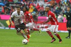 1. Bundesliga - Fußball - FC Bayern - FC Ingolstadt 04 - Pascal Groß (10, FCI) Arturo Vidal (23 Bayern)