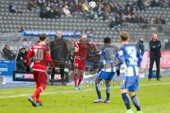 1. BL - Saison 2016/2017 - Hertha BSC - FC Ingolstadt 04 - Florent Hadergjonaj (#33 FCI) beim Einwurf - Foto: Meyer Jürgen