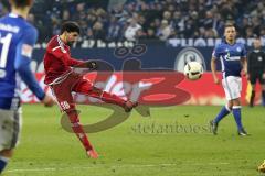 1. Bundesliga - Fußball - FC Schalke 04 - FC Ingolstadt 04 - zieht ab Schuß auf das Tor Almog Cohen (36, FCI)
