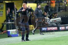 1. Bundesliga - Fußball - Borussia Dortmund - FC Ingolstadt 04 - 1:0 - Cheftrainer Maik Walpurgis (FCI) gestikuliert wild an der Seitenlinie