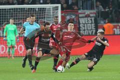 1. Bundesliga - Fußball - Bayer Leverkusen - FC Ingolstadt 04 - Kampfum den Ball Charles Aranguiz (Leverkusen 20) Alfredo Morales (6, FCI)  Kevin Kampl (Leverkusen 44)