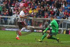 1. Bundesliga - Fußball - FC Bayern - FC Ingolstadt 04 - Torchance für Stefan Lex (14, FCI) wird von Torwart Manuel Neuer (1 Bayern) gestoppt