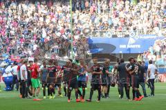 1. Bundesliga - Fußball - Hamburger SV - FC Ingolstadt 04 - Spiel ist aus Unentschieden, das Team geht zu den Fans Gratulation, mitte Almog Cohen (36, FCI) Lukas Hinterseer (16, FCI)