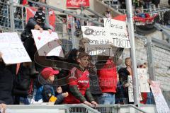 1. Bundesliga - Fußball - TSG 1899 Hoffenheim - FC Ingolstadt 04 - Spiel ist aus 5:2, hängende Köpfe, FCI Fans wollen ein Trikot der Spieler Spruchband Papierschilder