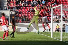 1. BL - Saison 2016/2017 - FSV Mainz 05 - FC Ingolstadt 04 - Ørjan Nyland (#26 FCI) - Jhon Cordoba (#15 Mainz) - Foto: Meyer Jürgen