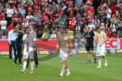 1. Bundesliga - Fußball - SC Freiburg - FC Ingolstadt 04 -  Spiel ist aus, 1:1 Endstand, Ingolstadt 17. Platz, Abstieg, hängende Köpfe, Darío Lezcano (11, FCI) Mathew Leckie (7, FCI) Pascal Groß (10, FCI) gehen vom Platz