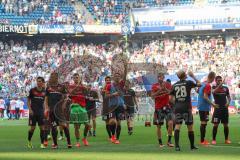 1. Bundesliga - Fußball - Hamburger SV - FC Ingolstadt 04 - Spiel ist aus Unentschieden, das Team geht zu den Fans Gratulation Jubel