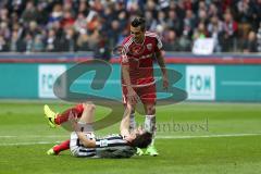 1. Bundesliga - Fußball - Eintracht Frankfurt - FC Ingolstadt 04 - Zweikampf am Boden David Abraham (19 Frankfurt) Darío Lezcano (11, FCI)