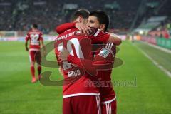 1. Bundesliga - Fußball - FC Augsburg - FC Ingolstadt 04 - Tor Jubel zweifacher Torschütze Almog Cohen (36, FCI) wird gefeiert Pascal Groß (10, FCI)