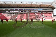 1. BL - Saison 2016/2017 - FSV Mainz 05 - FC Ingolstadt 04 - Die Mannschaft auf dem Spielfeld beim warm machen - Foto: Meyer Jürgen