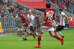 1. Bundesliga - Fußball - FC Bayern - FC Ingolstadt 04 - Franck Ribery (7 Bayern) Tobias Levels (28, FCI)
