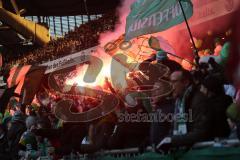 1. Bundesliga - Fußball - Werder Bremen - FC Ingolstadt 04 - Feuer Bengalo Fans Bremen