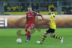 1. Bundesliga - Fußball - Borussia Dortmund - FC Ingolstadt 04 - 1:0 - Florent Hadergjonaj (33, FCI) Raphael Guerreiro (BVB 13)