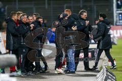 1. Bundesliga - Fußball - SV Darmstadt 98 - FC Ingolstadt 04 - Spiel ist aus erster Saisonsieg für den FCI, Cheftrainer Maik Walpurgis (FCI) Co-Trainer Michael Henke (FCI) jubeln und warten auf Torschütze Moritz Hartmann (9, FCI) links