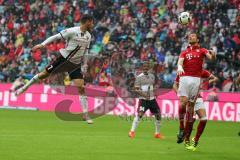 1. Bundesliga - Fußball - FC Bayern - FC Ingolstadt 04 - Mathew Leckie (7, FCI) Xabi Alonso (14 Bayern)