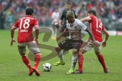 1. Bundesliga - Fußball - FC Bayern - FC Ingolstadt 04 - Juan Bernat (18 Bayern) Darío Lezcano (11, FCI) Xabi Alonso (14 Bayern)