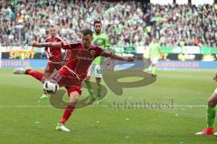 1. Bundesliga - Fußball - VfL Wolfsburg - FC Ingolstadt 04 - Torschuß Pascal Groß (10, FCI)