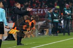 1. Bundesliga - Fußball - Bayer Leverkusen - FC Ingolstadt 04 - Cheftrainer Maik Walpurgis (FCI) pfeift ins Feld