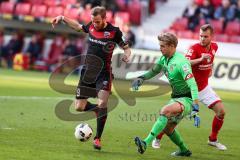 1. BL - Saison 2016/2017 - FSV Mainz 05 - FC Ingolstadt 04 - Moritz Hartmann (#9 FCI) mit einer Torchance - Jonas Lössl (#1 Torwart Mainz) - Foto: Meyer Jürgen