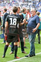 1. BL - Saison 2016/2017 - Hamburger SV - FC Ingolstadt 04 -Peter Jackwerth beim abklatschen mit Romain Brègerie (#18 FCI) -  Foto: Meyer Jürgen