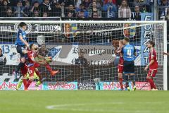 1. Bundesliga - Fußball - TSG 1899 Hoffenheim - FC Ingolstadt 04 - Ecke Kopfball Tor durch Benjamin Hübner (TSG 21) Anthony Jung (3, FCI) Stefan Lex (14, FCI) kommen nicht hin, Torwart Martin Hansen (35, FCI) chancenlos