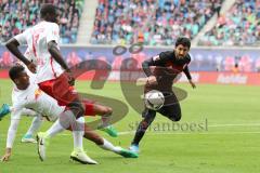 1. Bundesliga - Fußball - RB Leipzig - FC Ingolstadt 04 - Almog Cohen (36, FCI) Bernardo Fernandes da Silva Junior (3 Leipzig) Zweikampf