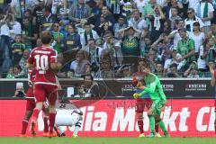 1. Bundesliga - Fußball - Borussia Mönchengladbach - FC Ingolstadt 04 - 2:0 - rechts Torwart Örjan Haskjard Nyland (1, FCI) schreit weil der Ball gestoppt wurde