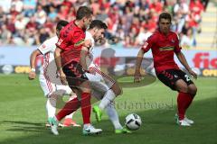 1. Bundesliga - Fußball - SC Freiburg - FC Ingolstadt 04 - Kampf um den Ball, Mathew Leckie (7, FCI) Darío Lezcano (11, FCI) Kempf, Marc-Oliver (20 Freiburg)