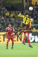 1. Bundesliga - Fußball - Borussia Dortmund - FC Ingolstadt 04 - 1:0 - Kopfball DuellPascal Groß (10, FCI) Pierre-Emerick Aubameyang (BVB 17)