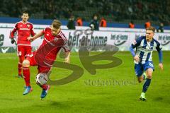 1. BL - Saison 2016/2017 - Hertha BSC - FC Ingolstadt 04 - Robert Leipertz (#13 FCI) - Maximilian Mittelstädt (#34 Hertha) - Foto: Meyer Jürgen