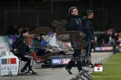 1. Bundesliga - Fußball - SV Darmstadt 98 - FC Ingolstadt 04 - Co-Trainer Michael Henke (FCI) ärgert sich, links Co-Trainer Ovid Hajou (FCI)