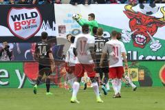 1. Bundesliga - Fußball - RB Leipzig - FC Ingolstadt 04 - Torwart Martin Hansen (35, FCI) fängt in der Luft