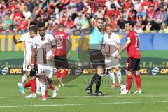 1. Bundesliga - Fußball - SC Freiburg - FC Ingolstadt 04 - Gelbe Karte für Darío Lezcano (11, FCI)