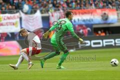 1. Bundesliga - Fußball - RB Leipzig - FC Ingolstadt 04 - Torwart Martin Hansen (35, FCI) rettet vor Timo Werner (11 Leipzig)