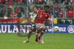 1. Bundesliga - Fußball - FC Bayern - FC Ingolstadt 04 - Markus Suttner (29, FCI)  Kingsley Coman (29 Bayern)