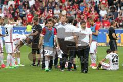 1. Bundesliga - Fußball - SC Freiburg - FC Ingolstadt 04 - Spiel ist aus, 1:1 Endstand, Ingolstadt 17. Platz, Abstieg, hängende Köpfe, Teambesprechung nach dem Spiel, Cheftrainer Maik Walpurgis (FCI) in der Mitte