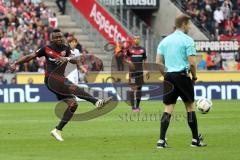 1. Bundesliga - Fußball - 1. FC Köln - FC Ingolstadt 04 - Roger de Oliveira Bernardo (8, FCI) zieht an zum Tor