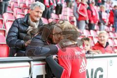 1. BL - Saison 2016/2017 - FSV Mainz 05 - FC Ingolstadt 04 - Lukas Hinterseer (#16 FCI) mit Fans - Foto: Meyer Jürgen