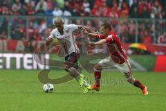 1. Bundesliga - Fußball - FC Bayern - FC Ingolstadt 04 - Darío Lezcano (11, FCI) Joshua Kimmich (32 Bayern)