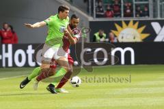 1. Bundesliga - Fußball - VfL Wolfsburg - FC Ingolstadt 04 - Mario Gomez (33 Wolfsburg) Marvin Matip (34, FCI) Zweikampf