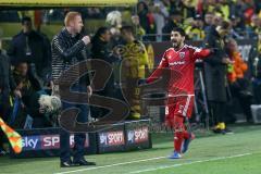 1. Bundesliga - Fußball - Borussia Dortmund - FC Ingolstadt 04 - 1:0 - Cheftrainer Maik Walpurgis (FCI) und Almog Cohen (36, FCI) meckert